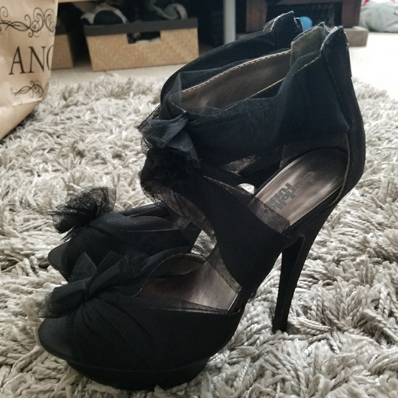Black High Heels - Picture 3 of 4